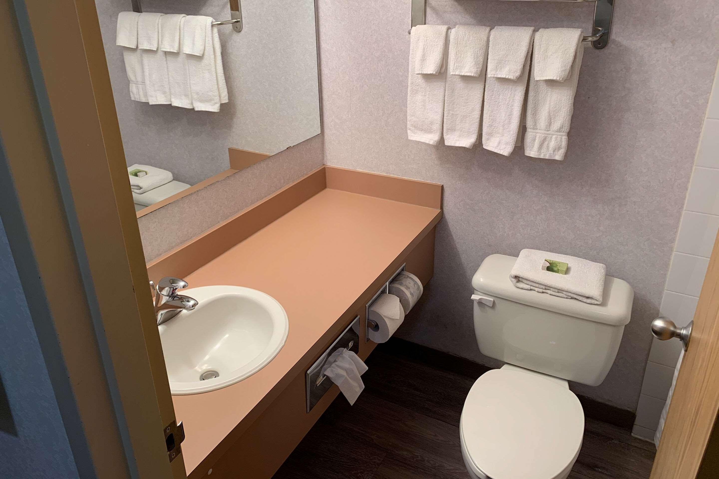 Rodeway Inn Алтуна Экстерьер фото