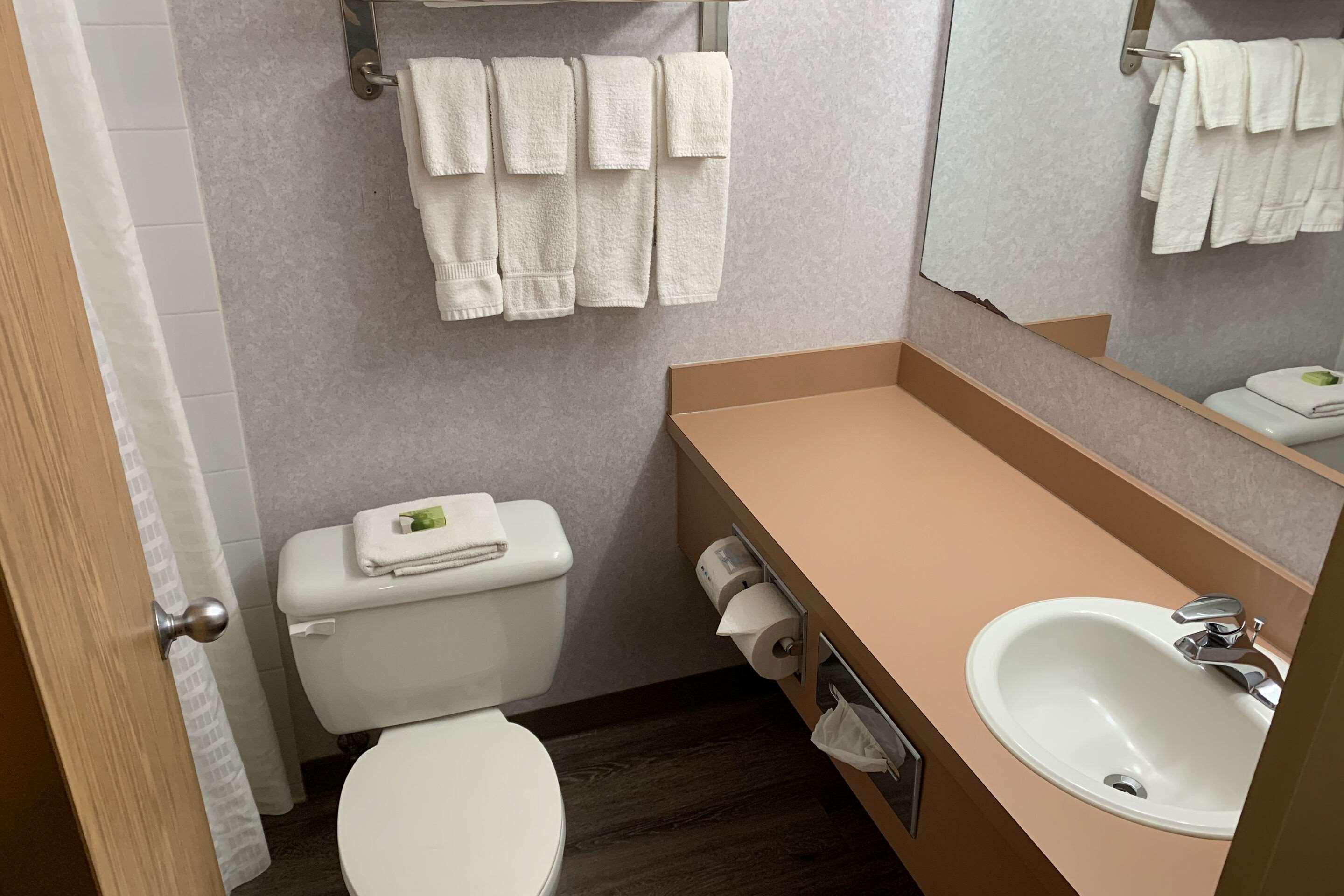 Rodeway Inn Алтуна Экстерьер фото