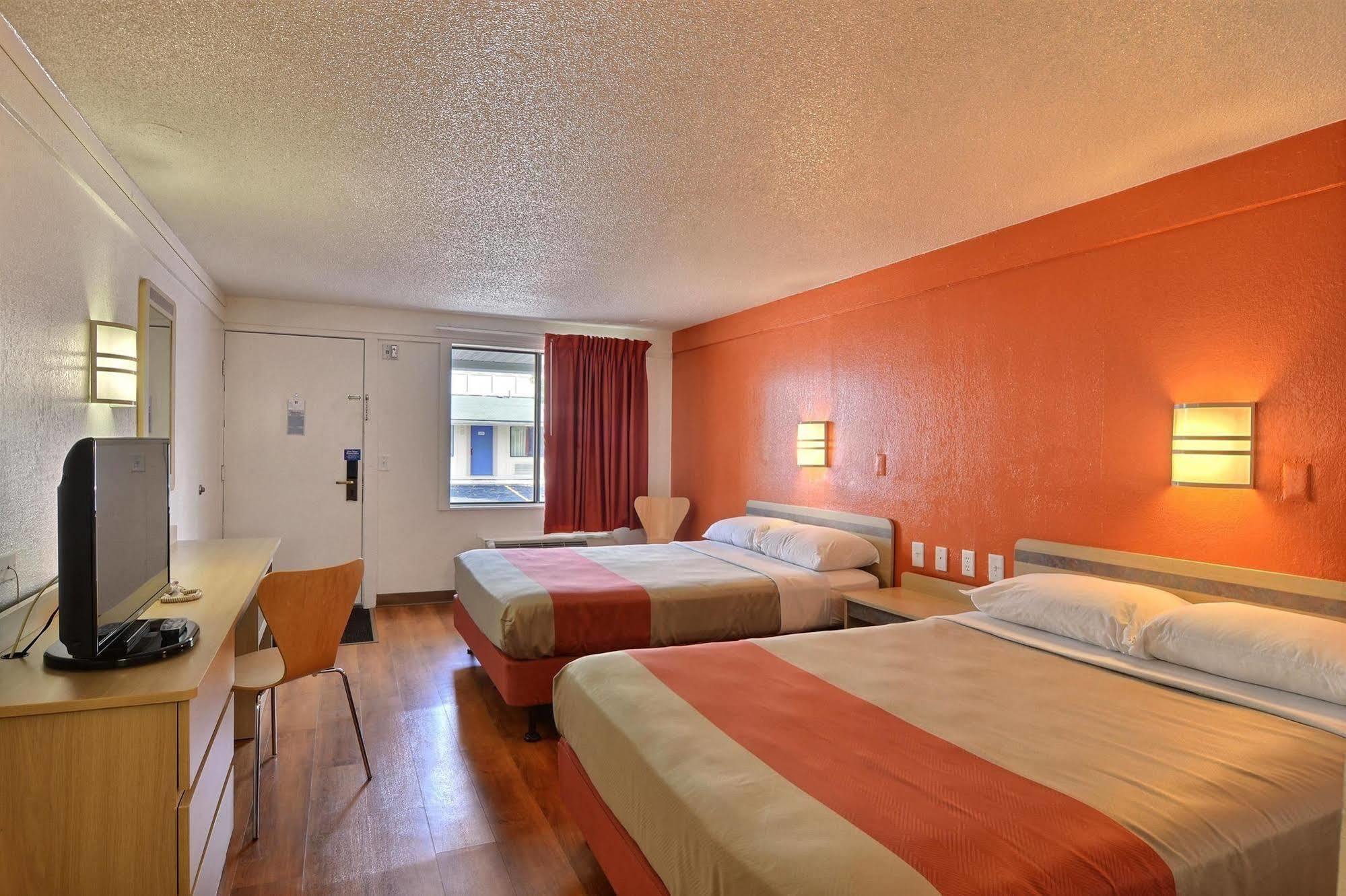 Rodeway Inn Алтуна Экстерьер фото