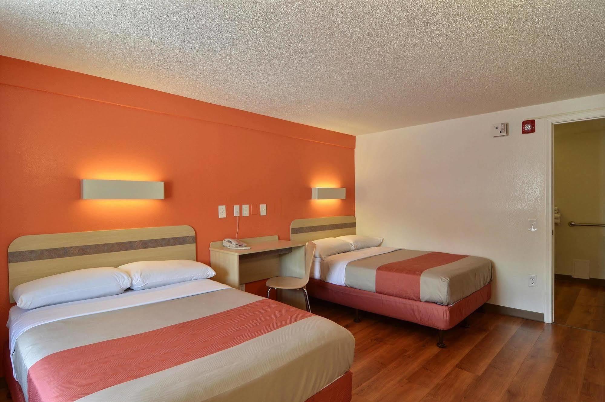 Rodeway Inn Алтуна Экстерьер фото